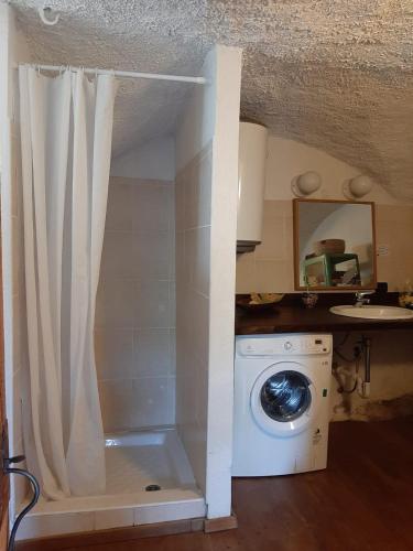 a washing machine in a kitchen with a white curtain at Casa Alex in Roure Turin