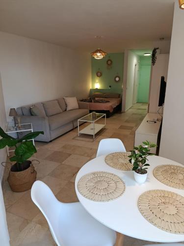 Marina Blue & Rooftop Pool Studio - Vistas al Mar y Playa