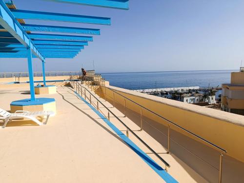 Marina Blue & Rooftop Pool Studio - Vistas al Mar y Playa