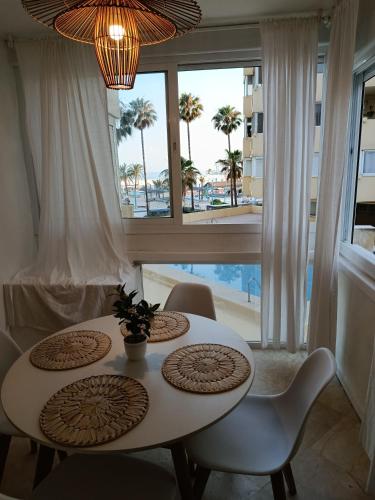 Marina Blue & Rooftop Pool Studio - Vistas al Mar y Playa