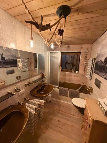 a bathroom with two sinks and two mirrors at Ferienwohnung Alpenherz 80qm in Blaichach