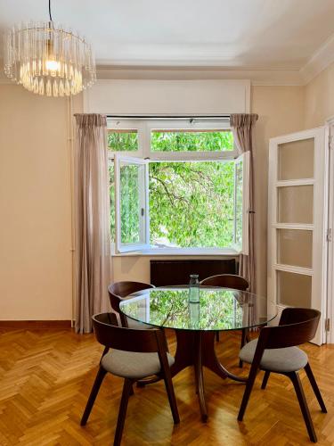 Timeless Athenian Apartment