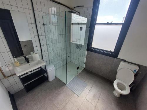 a bathroom with a toilet and a sink and a shower at The Vine & Lamb in Saint Arnaud