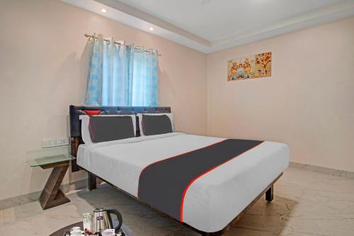 a bedroom with a large bed in a room at Super Collection O Halcyon SS Grand in Hyderabad