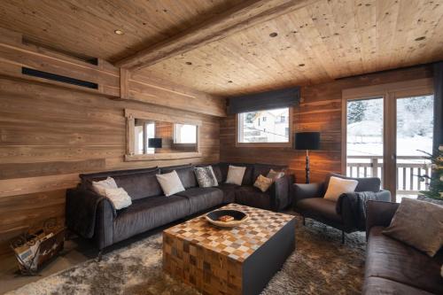 La Vallée Cerena Luxury Chalet with Indoor Pool Sauna & Fireplace