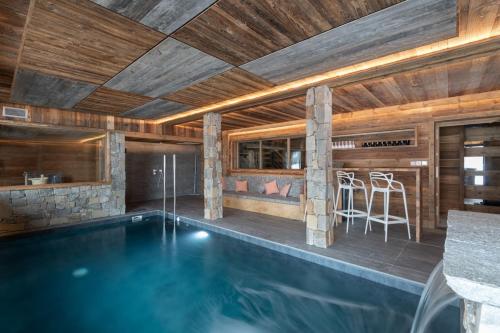 La Vallée Cerena Luxury Chalet with Indoor Pool Sauna & Fireplace