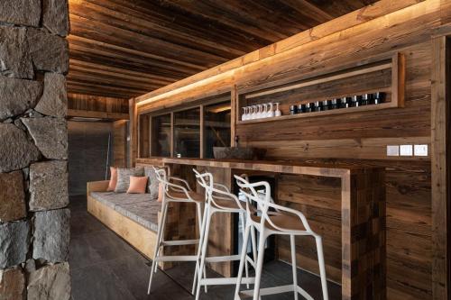 La Vallée Cerena Luxury Chalet with Indoor Pool Sauna & Fireplace