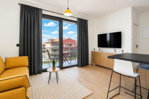 Patty 2 Modern and brand new apartment close to the center with private parking