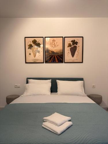 Llit o llits en una habitació de Royal Vinea Suites A