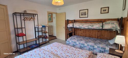 a bedroom with two bunk beds and a table at Il Melo in Trasquera