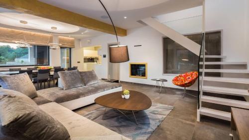 Luxury Seafront Villa Blue Heaven Ciovo with Pool