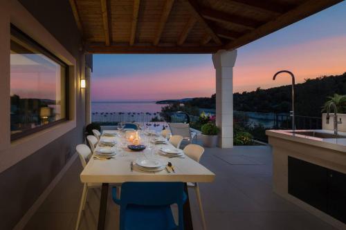 Luxury Seafront Villa Blue Heaven Ciovo with Pool