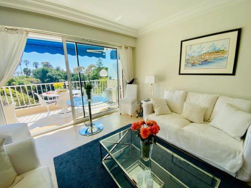 Beautiful apartment with terrace and sea view