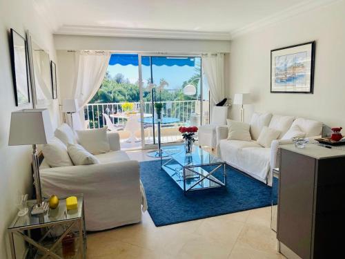 Beautiful apartment with terrace and sea view