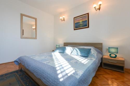 Sunny,spacious apartmant Pag