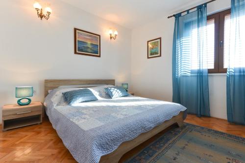 Sunny,spacious apartmant Pag