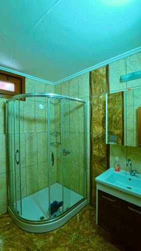 a bathroom with a shower and a sink at Badul Pansiyon in Uzungöl