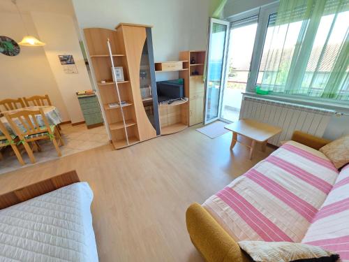 SANDRA KAT Apartment near sea and beach