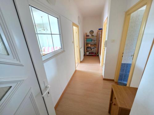 SANDRA KAT Apartment near sea and beach