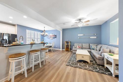 a living room and kitchen with blue walls and a couch at Spacious Resort Villa Near Beach - VBBL in Ocean View