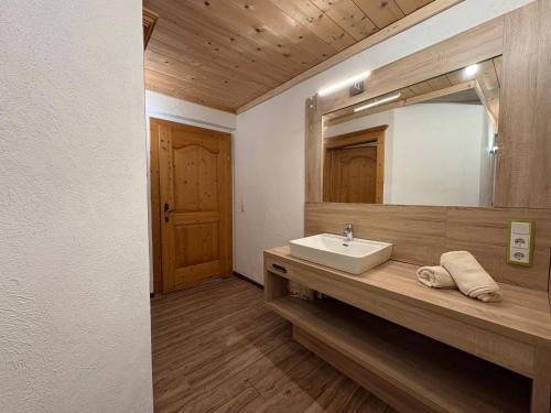 a bathroom with a sink and a mirror at Ferienwohnung Heissl in Fieberbrunn