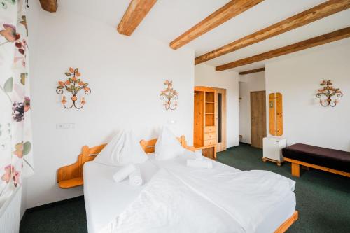 a bedroom with a white bed and a couch at Seeberg in Františkovy Lázně