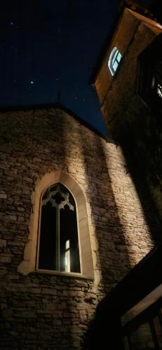 a window in a brick building at night at la suite 4 de Saint Jean in Crémieu
