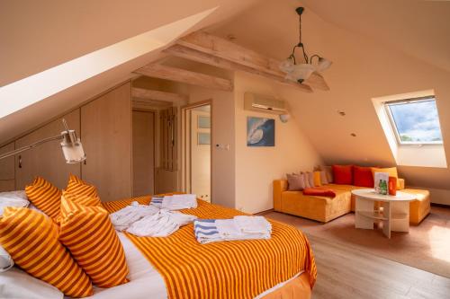 a large room with two beds and a couch at Villa del Mar in Niechorze