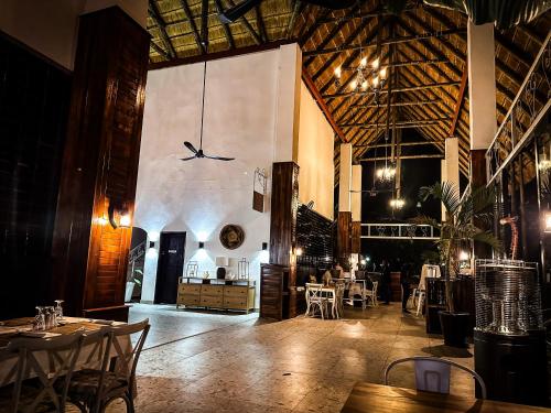 ein großer Raum mit Tischen und Stühlen in der Unterkunft Sunbirds Lodge Chobe in Kasane