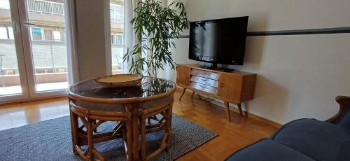 Spacious 3bd flat next to the city center