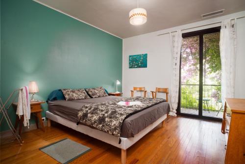 a bedroom with a bed and a large window at Maison Serra - Jacuzzi, Sauna in Collioure