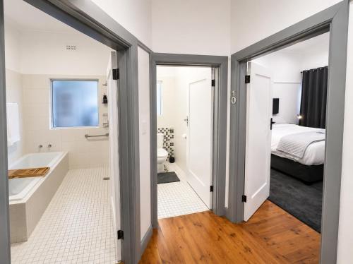 Et badeværelse på Salisbury House by 306 Accommodation