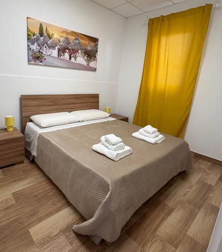 a bedroom with a bed with towels on it at Il Canto Quinto in Acquaviva delle Fonti