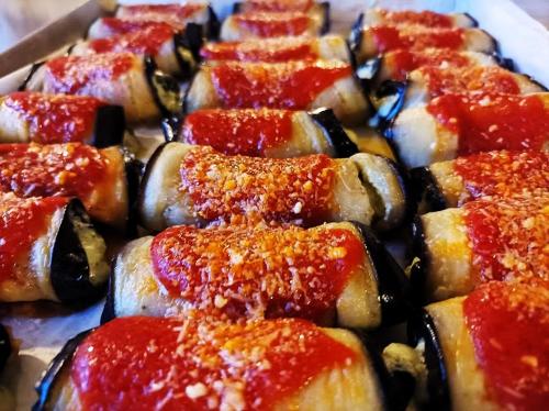 a bunch of donuts with sauce on them at Villa Prato Agriturismo in Sperlonga