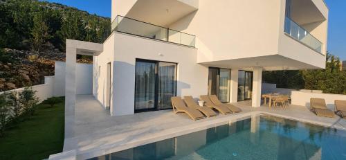Villa Lumis with Heated Pool