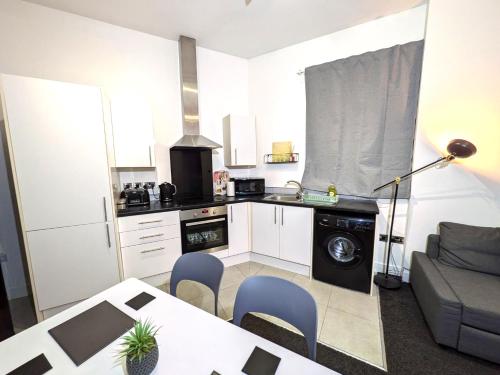 Stylish 2 Bedroom-Free Parking photo 10