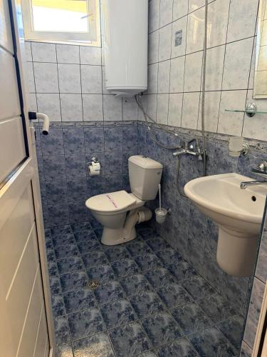 a bathroom with a toilet and a sink at Хотел Черно море in Sveti Vlas