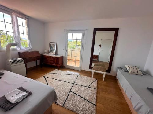 a bedroom with two beds and a desk and a mirror at Cyclolodge in Altea