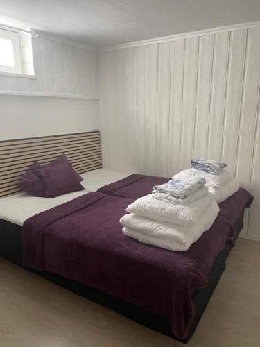 two stacks of towels on a bed in a room at Källarlägenhet Stenungsund in Stenungsund