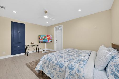 a bedroom with a bed and a blue door at Korovosoto Lodge in Dallas