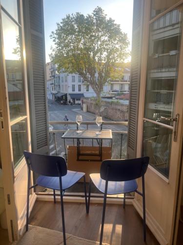 Fort Carré & Yachts View 2Bed Apartment in Old Antibes photo 12