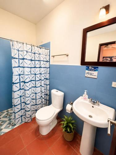 a bathroom with a toilet and a sink at Hotel Yaltas Inn in Tola