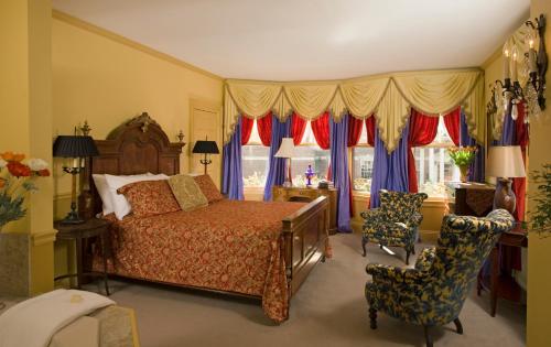 Postel nebo postele na pokoji v ubytování Hydrangea House Inn