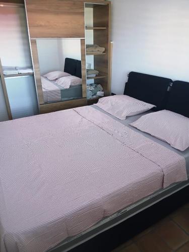 a large bed in a room with a mirror at Amsa Tetouan in Chozas