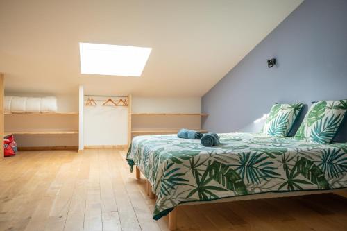 a bedroom with a bed and a skylight at Campagne et Mer in Perpignan