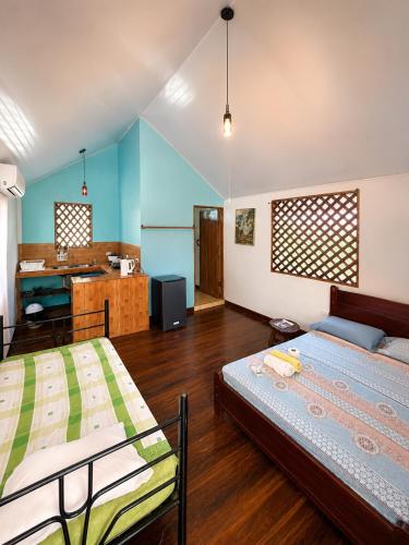 a bedroom with two beds and a bathroom with a sink at Ballena Oasis Homes & Glamping in Uvita