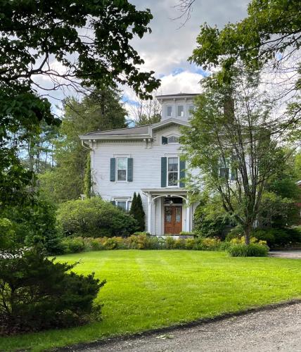 Gallery image of Antique Mansion B & B in Rutland