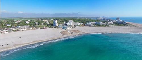 an aerial view of a beach with buildings and the ocean at Mera Maris in Cap Aurora