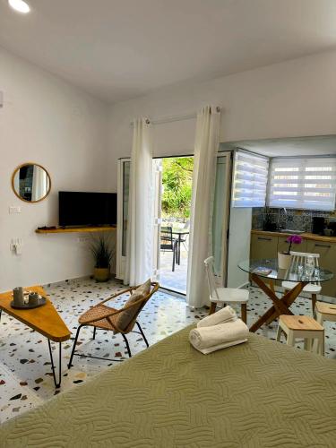 Michalis UrbanHome with parking