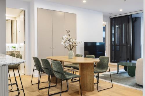 a dining room with a table and chairs at The Rush in Campbell